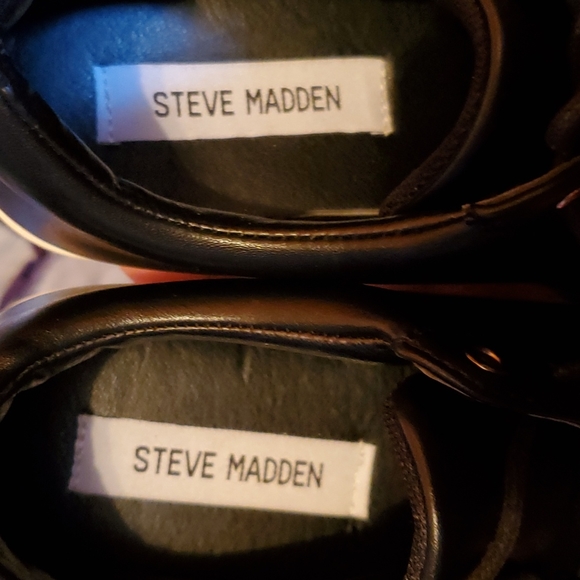 Black Shoes - Picture 3 of 4